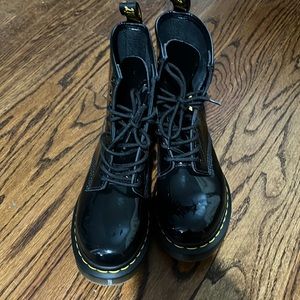 Dr martens air wair black patent leather boots size 8